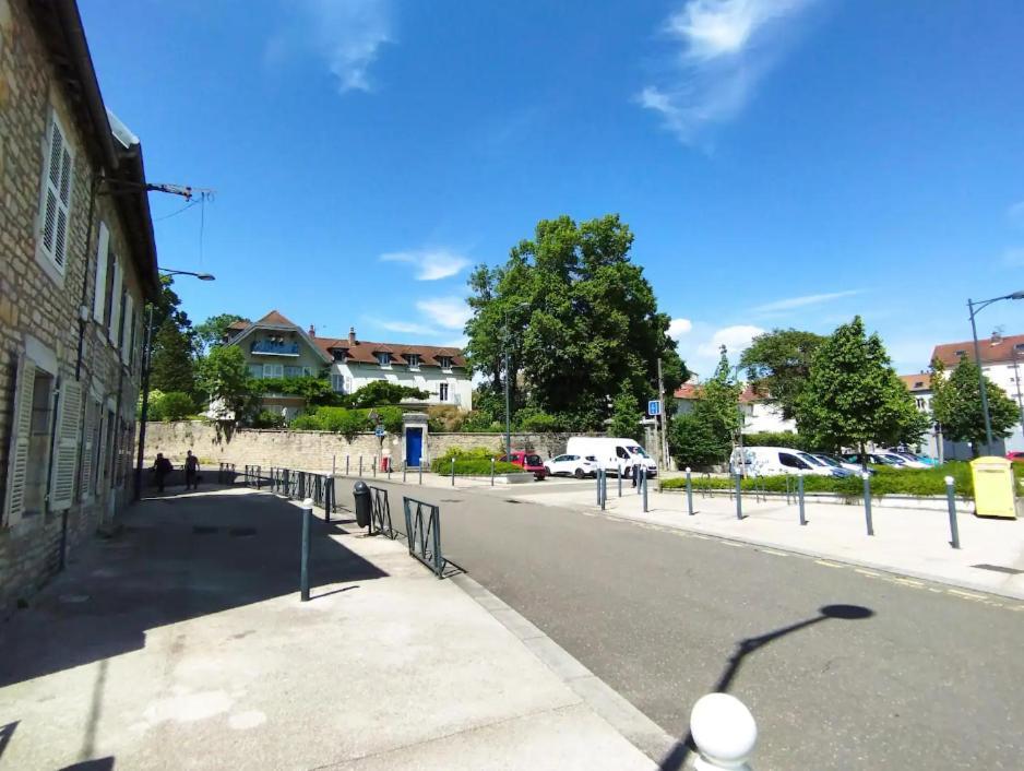 Les Glycines, Un Air De Campagne A La Ville Besançon Zewnętrze zdjęcie